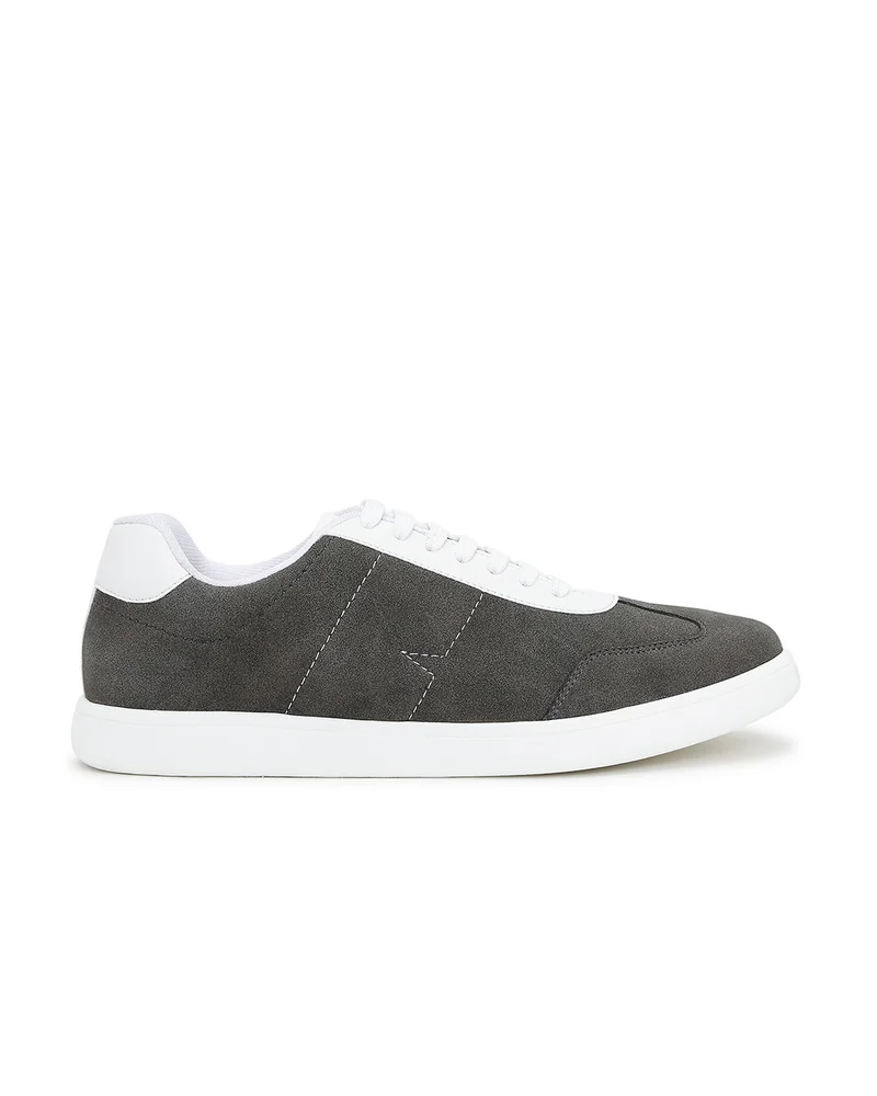 بيواكوف Men's Dark Grey & White Color Block Low-Top Sneakers